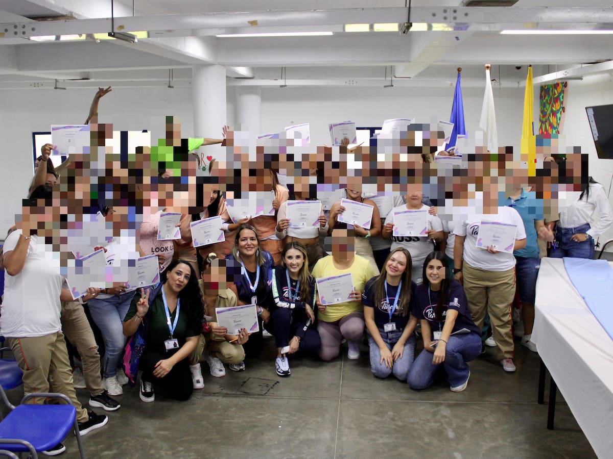 Graduaron a 100 internos de la Cárcel de Pedregal en Medellín