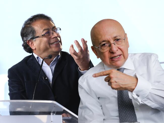 El presidente Gustavo Petro y Eduardo Montealegre, exministro de Justicia.