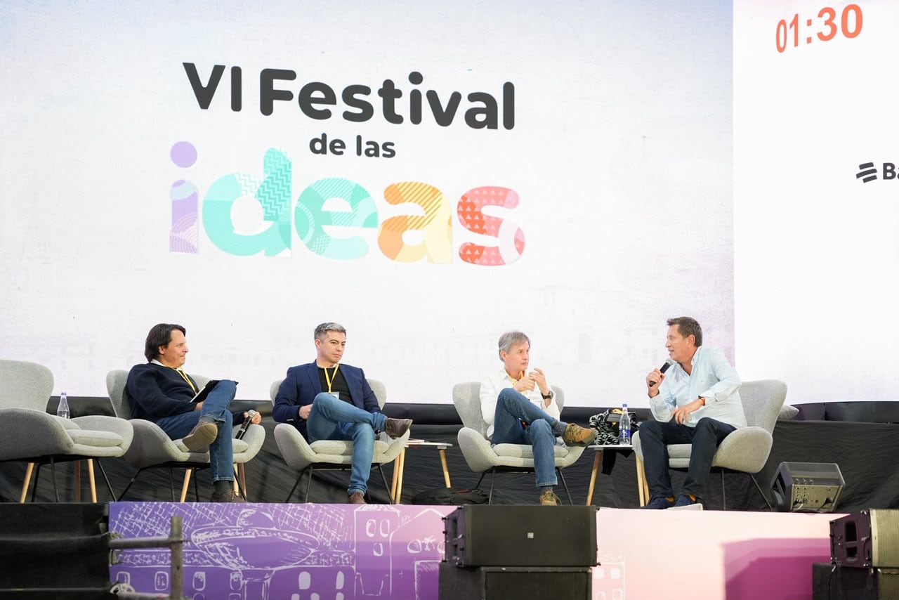 Panel Cómo cambió la forma de hacer política y ejercer el poder con las redes sociales y la IA | Foto: Caracol Radio