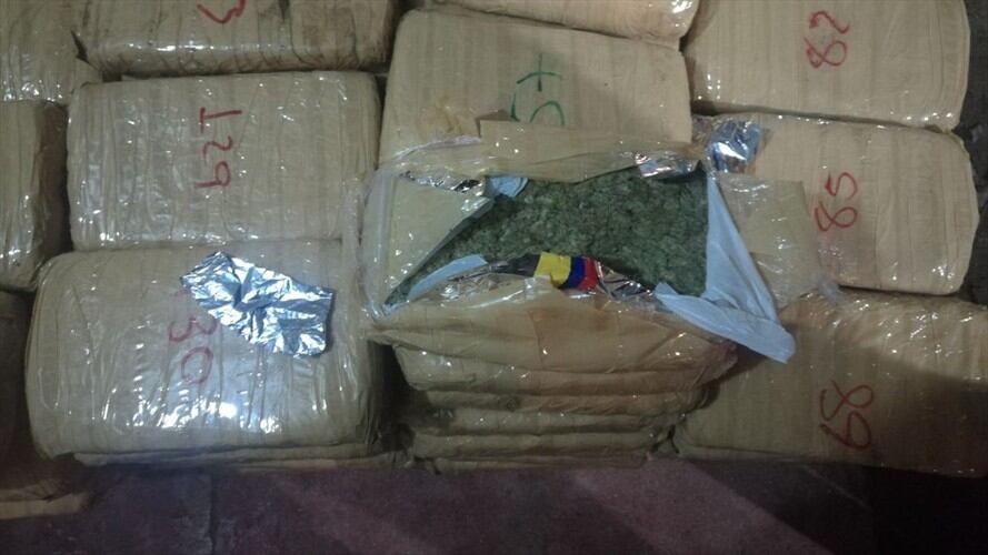 En un vehículo repartidor de gas habían sido camufladas tres toneladas de marihuana tipo ‘creepy’. Foto: Ejército Nacional