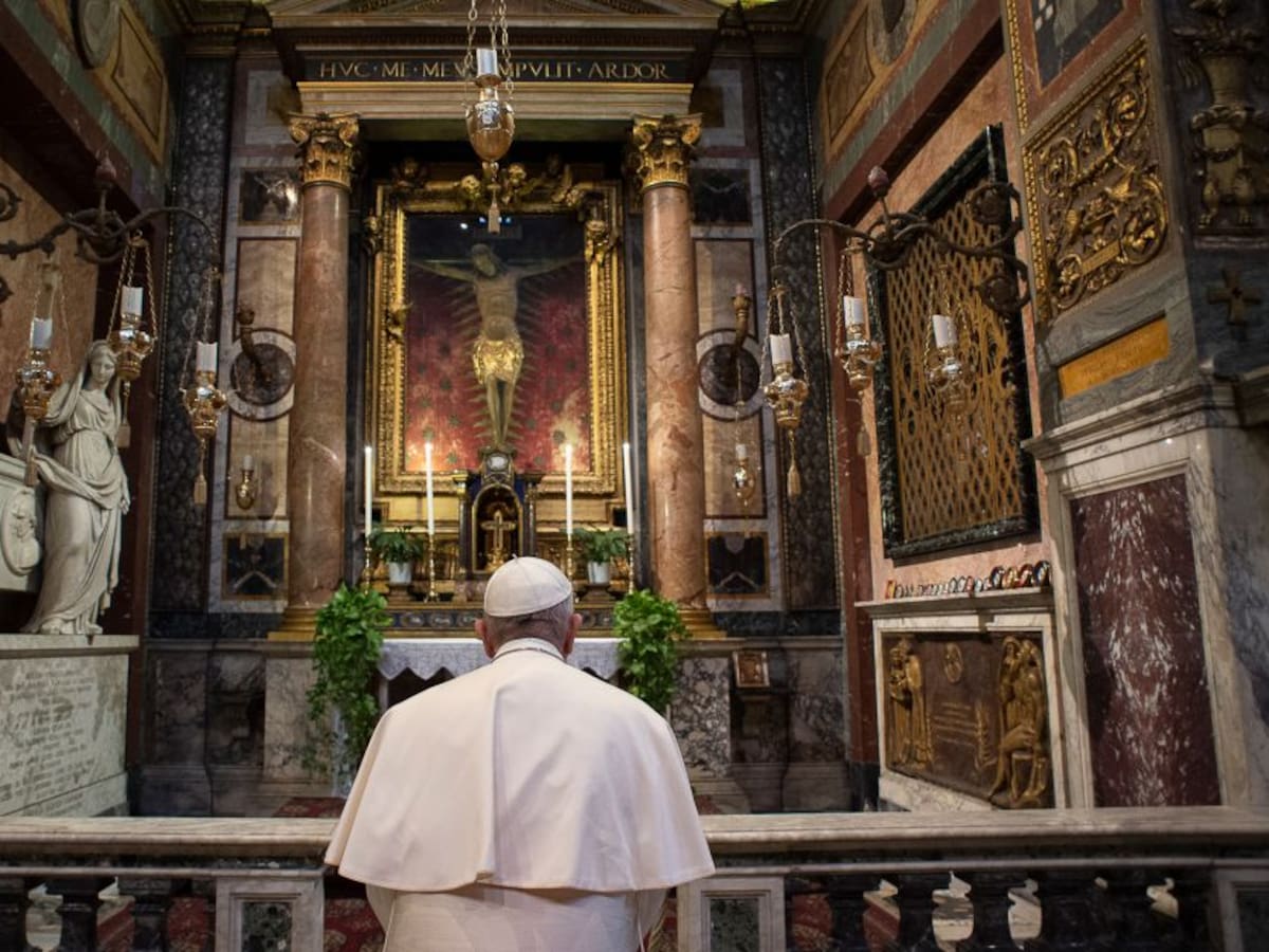 Iglesia católica concede perdón de los pecados a personas con coronavirus