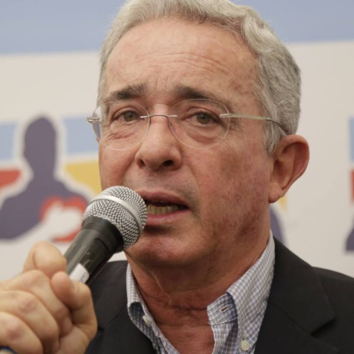 Álvaro Uribe solicita toque de queda en Antioquia