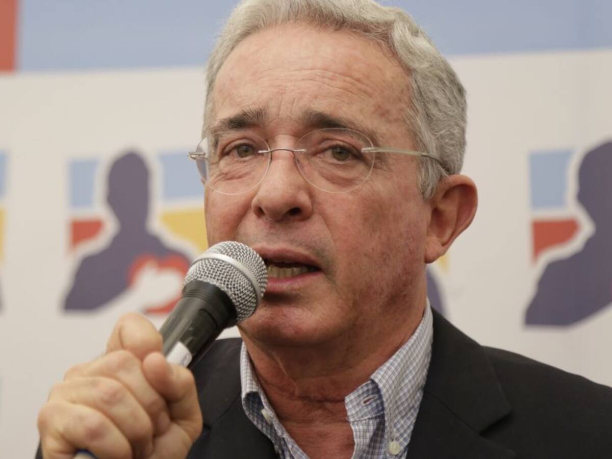 ¿Quién es el nuevo abogado de Uribe que impulsaría la denuncia a Cepeda?