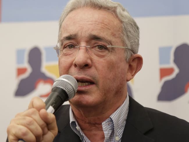 Álvaro Uribe solicita toque de queda en Antioquia