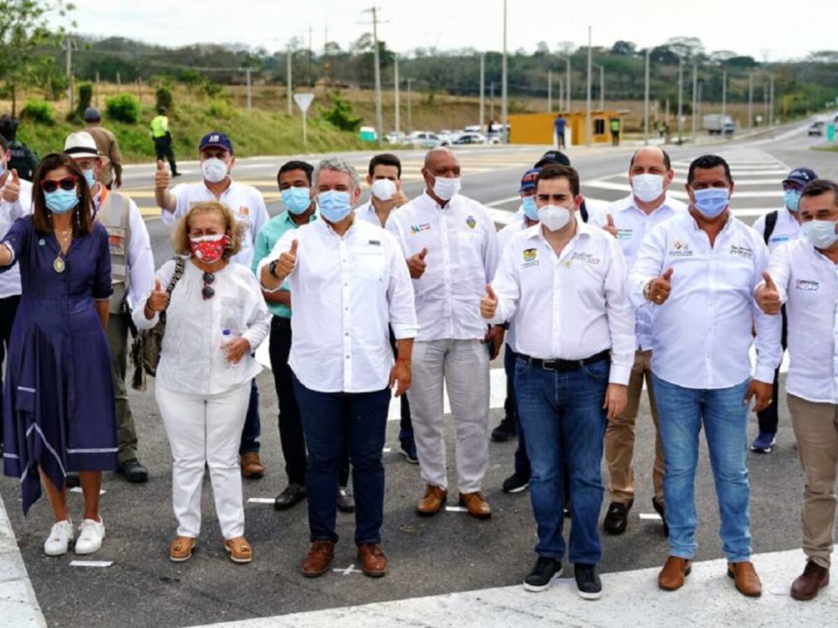 Entregan 65.2 km de vías que conectarán a Bolívar y Atlántico