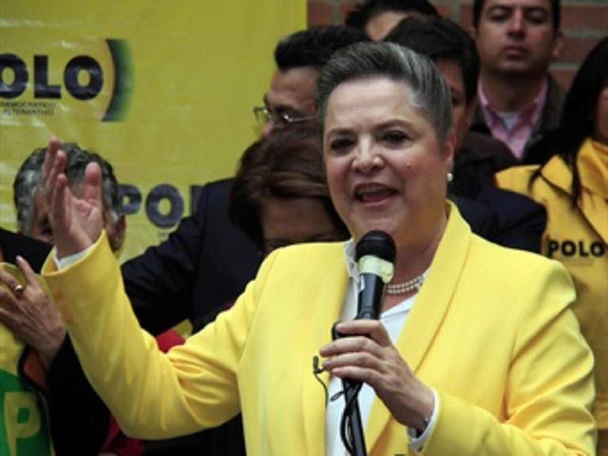 Clara López anuncia su voto por el presidente Santos