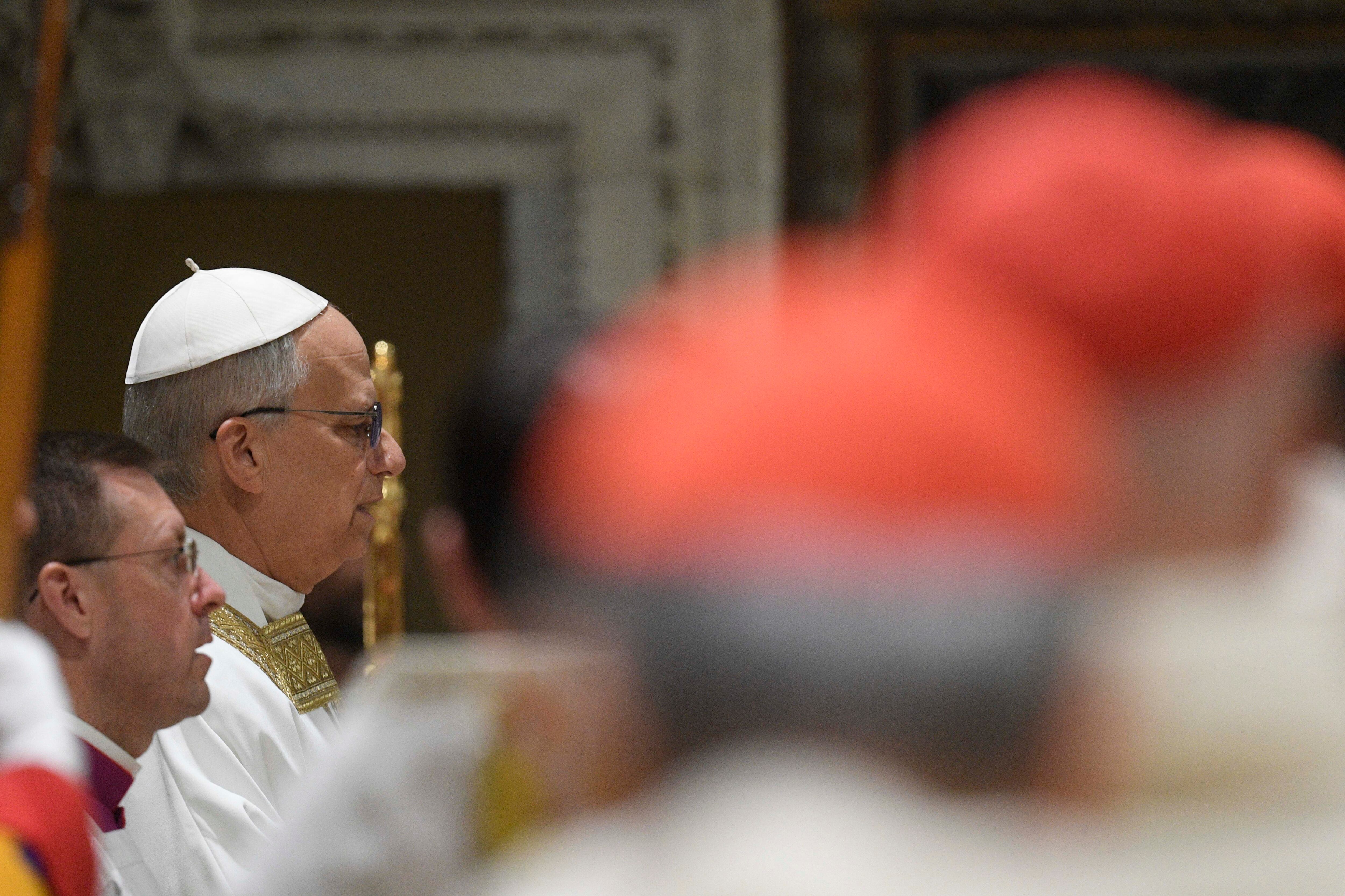CIUDAD DE VATICANO, 09/05/2025.- El papa León XIV oficia este viernes, su primera misa en la Capilla Sixtina ante los 133 cardenales que este jueves le eligieron en la cuarta votación en el cónclave. EFE/ Dicasterio para la Comunicación del Vaticano/Mario Tomassetti/SOLO USO EDITORIAL/SOLO DISPONIBLE PARA ILUSTRAR LA NOTICIA QUE ACOMPAÑA (CRÉDITO OBLIGATORIO)