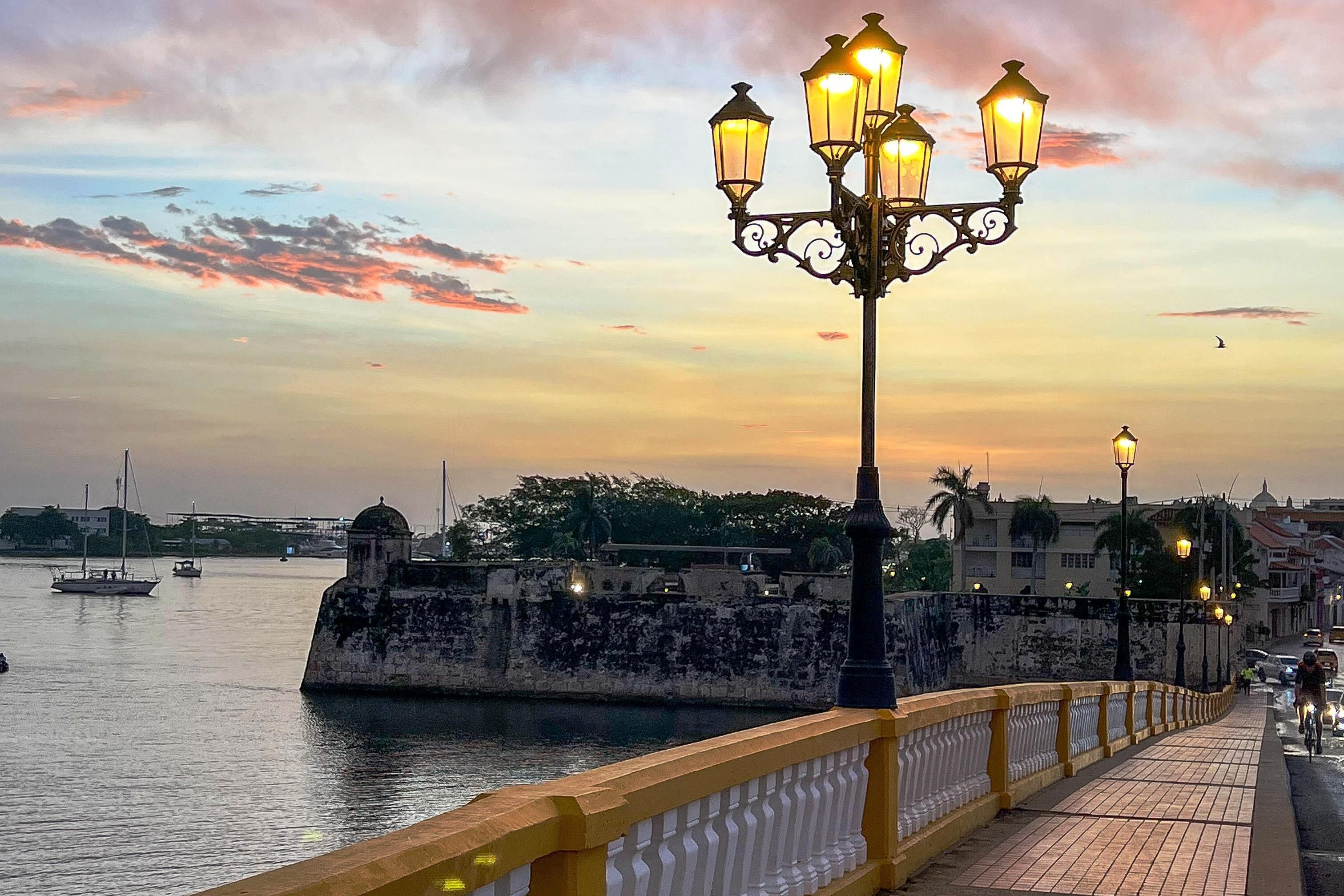 El Puente Román recupera su esplendor patrimonial renovando su alumbrado público