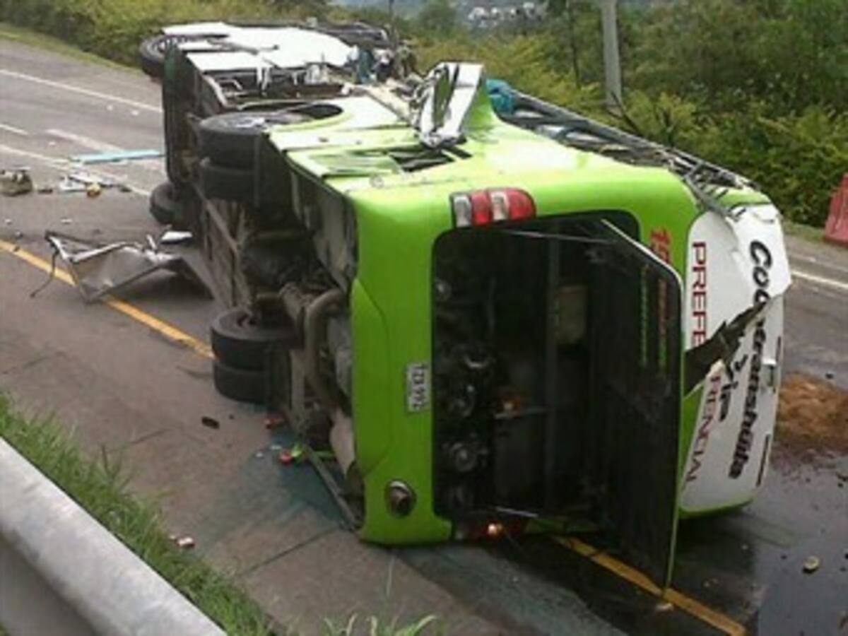 Accidente deja 7 muertos y 27 heridos en la vía Fusagasugá-Bogotá