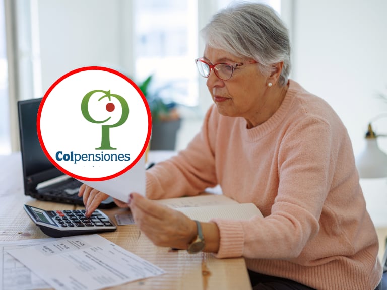 Mujer haciendo cuentas, imagen de referencia Getty Images + logo de Colpensiones // Collage por: Caracol Radio