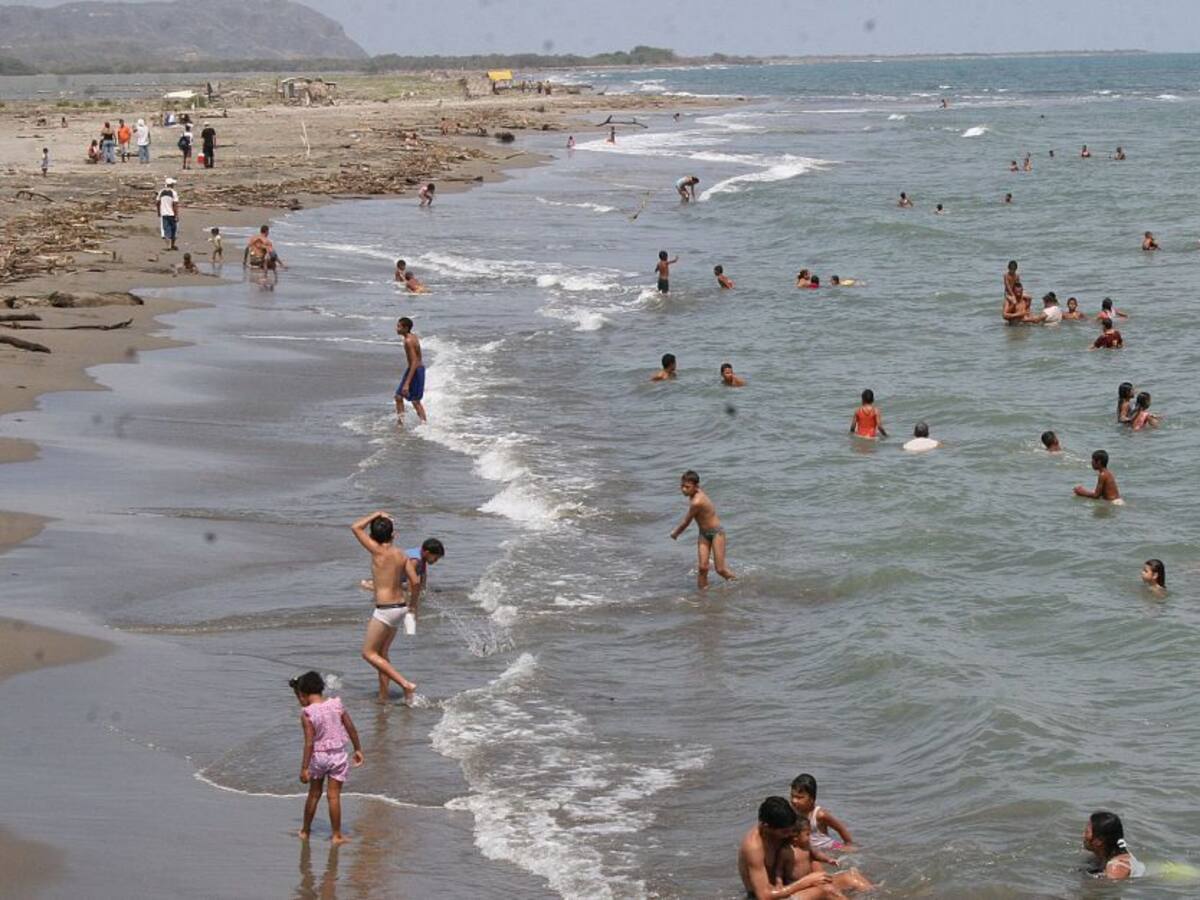 Dimar alerta a bañistas por olas de 3 metros de altura