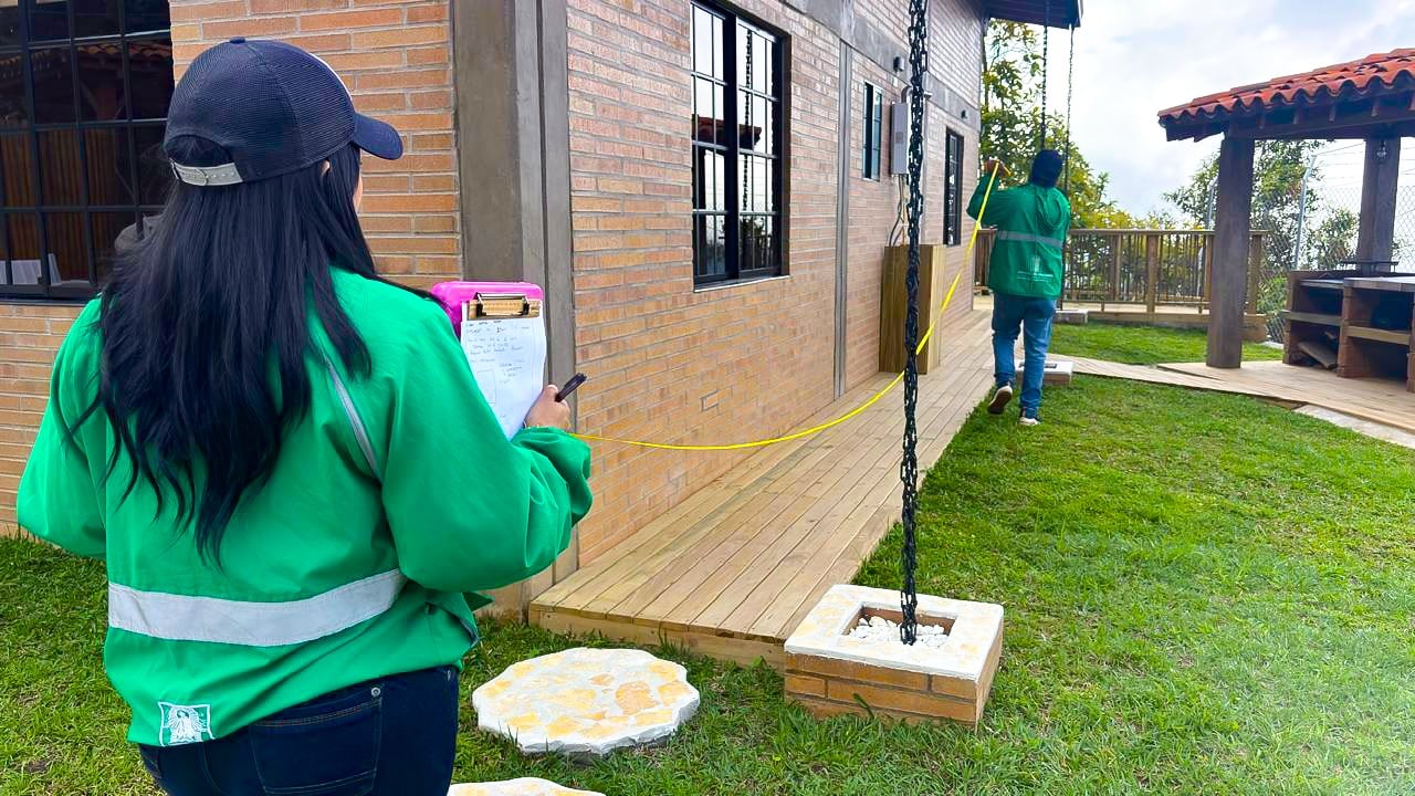 En proceso policivo ocho viviendas levantadas sin licencia en Palmitas Foto: Alcaldía de Medellín