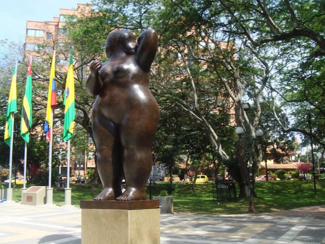 Polució afecta escultura del maestro Botero