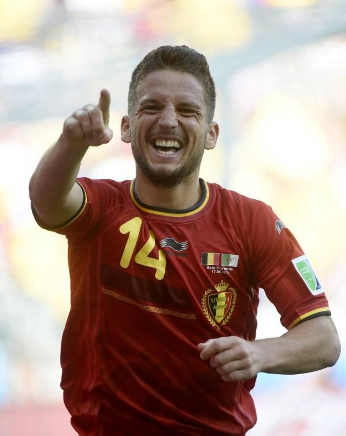 Sofiane Feghouli abrió el marcador en el minuto 24 desde el punto penal y Fellaini consiguió el empate en el 70. Mertens consiguió el 2-1 y le dio la victoria a los "Diablo rojos".
