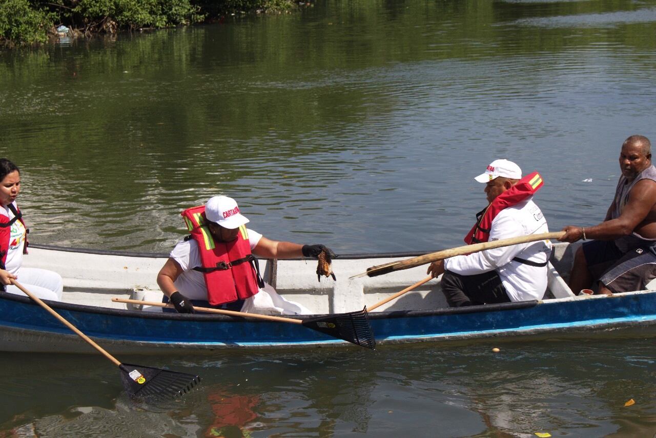 Suspenden actividades de lavadero que vertía aguas al caño Juan Angola