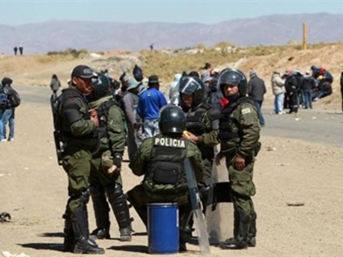 Protestas en Bolivia crecen con paro minero y bloqueo hacia Chile y Argentina