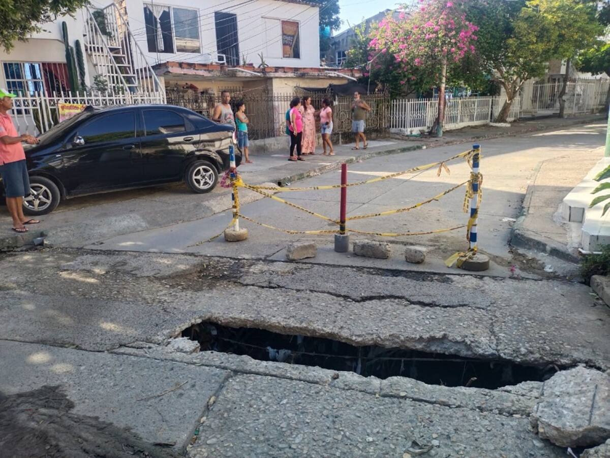 Vía principal del barrio Buenos Aires en Cartagena, cerrada por daño en box culvert