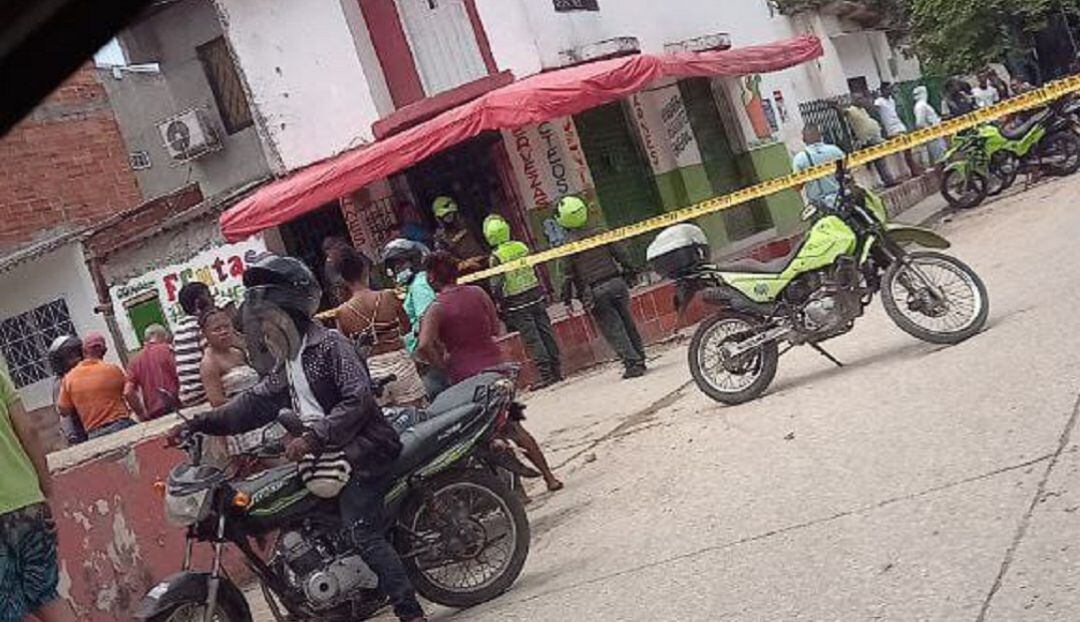 Pistoleros en moto llegaron hasta la tienda donde se encontraba y le dispararon en repetidas ocasiones