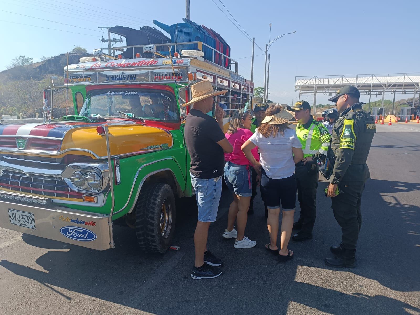 se han señalado aproximadamente 7 áreas de controles.