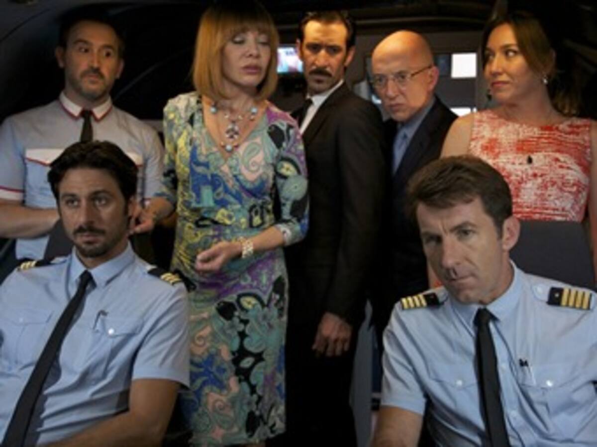 Almodóvar y "Los amantes pasajeros" llevan el glamour español a Los Ángeles