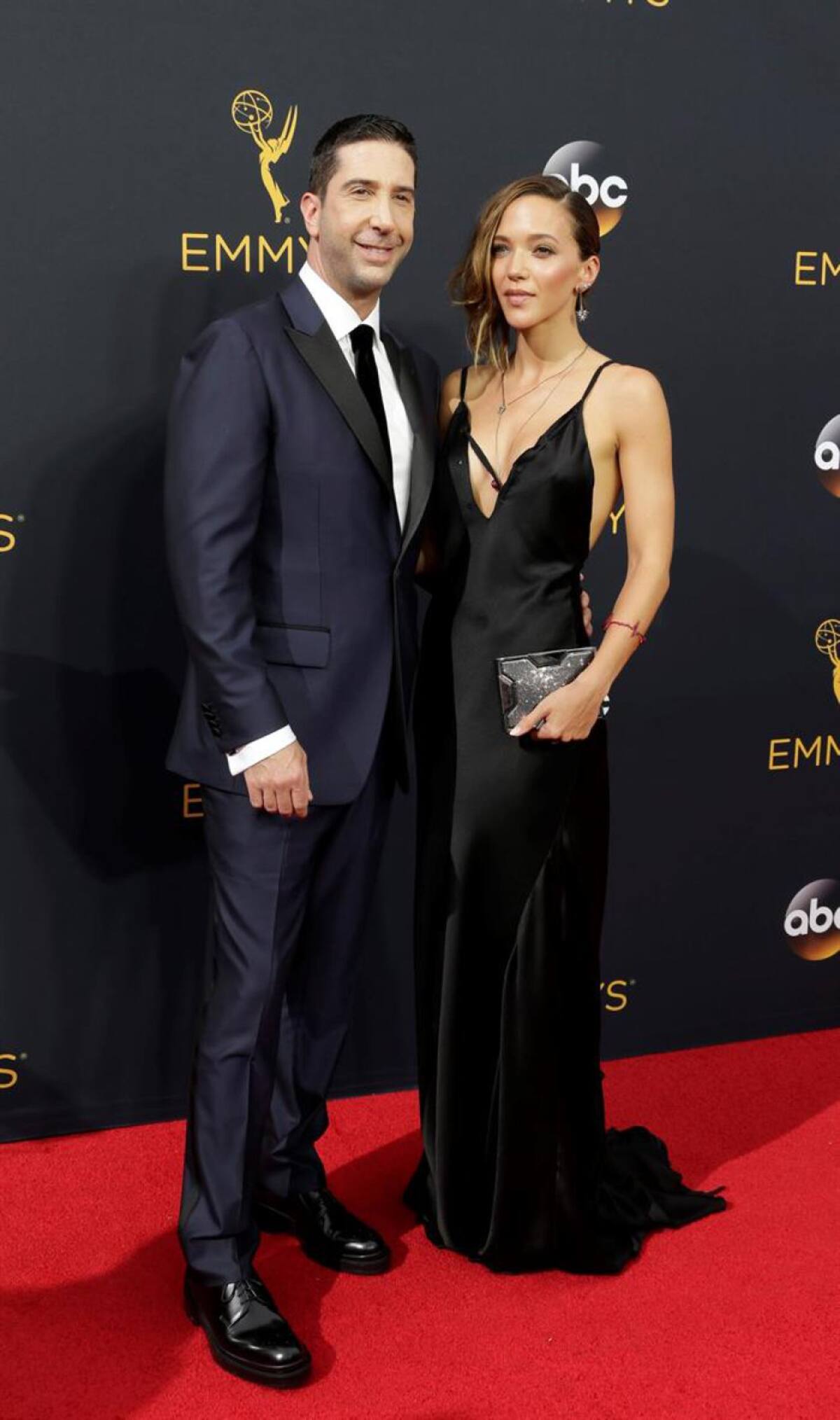 El actor David Schwimmer y su esposa, la artista británica Zoe Buckman.