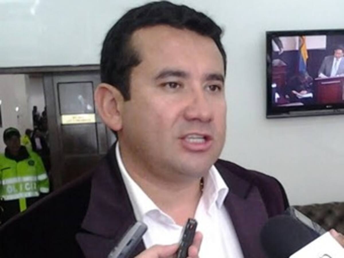 FVS contrató a fotógrafo con sueldo de $12 millones y despidió a 3 mujeres embarazadas