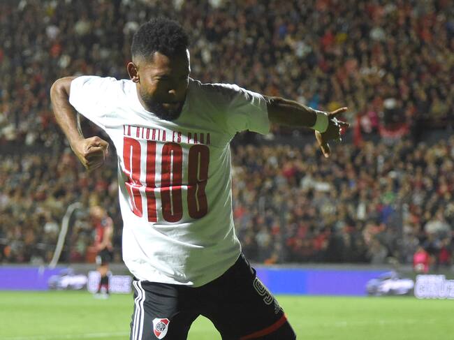PARANA, ARGENTINA - OCTOBER 09: Miguel Borja of River Plate celebrates after scoring the first goal of his team during a match between Patronato and River Plate as part of Liga Profesional 2022 at Presbítero Bartolomé Grella Stadium on October 9, 2022 in Parana, Argentina. (Photo by Luciano Bisbal/Getty Images)