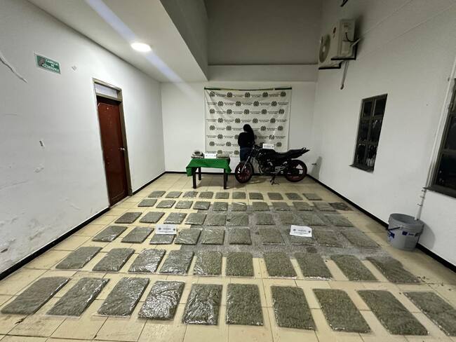 Alias “La Fierro” fue capturada con 63 paquetes de marihuana en vías del Huila