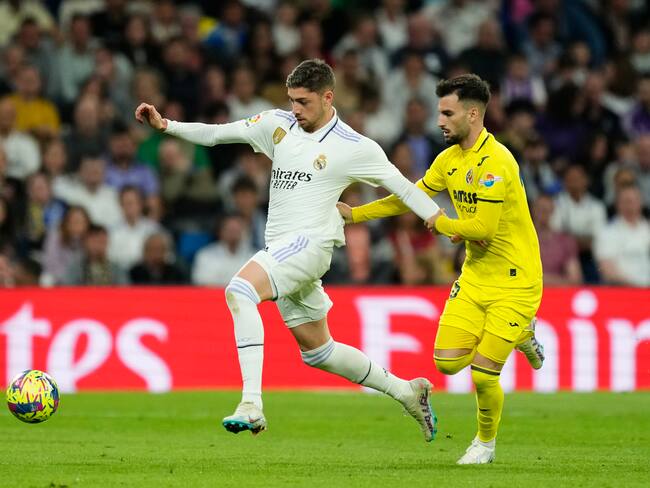 Federico Valverde y Alex Baena en el duelo entre Real Madrid y Villarreal. (Photo by Jose Breton/Pics Action/NurPhoto via Getty Images)