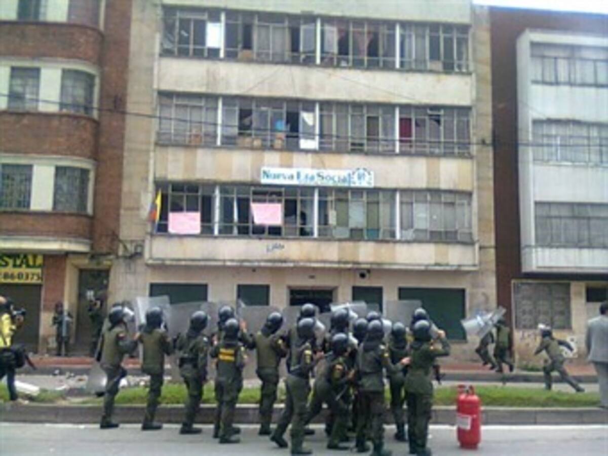 En un alojamiento temporal están las familias desalojadas de sede del ICBF
