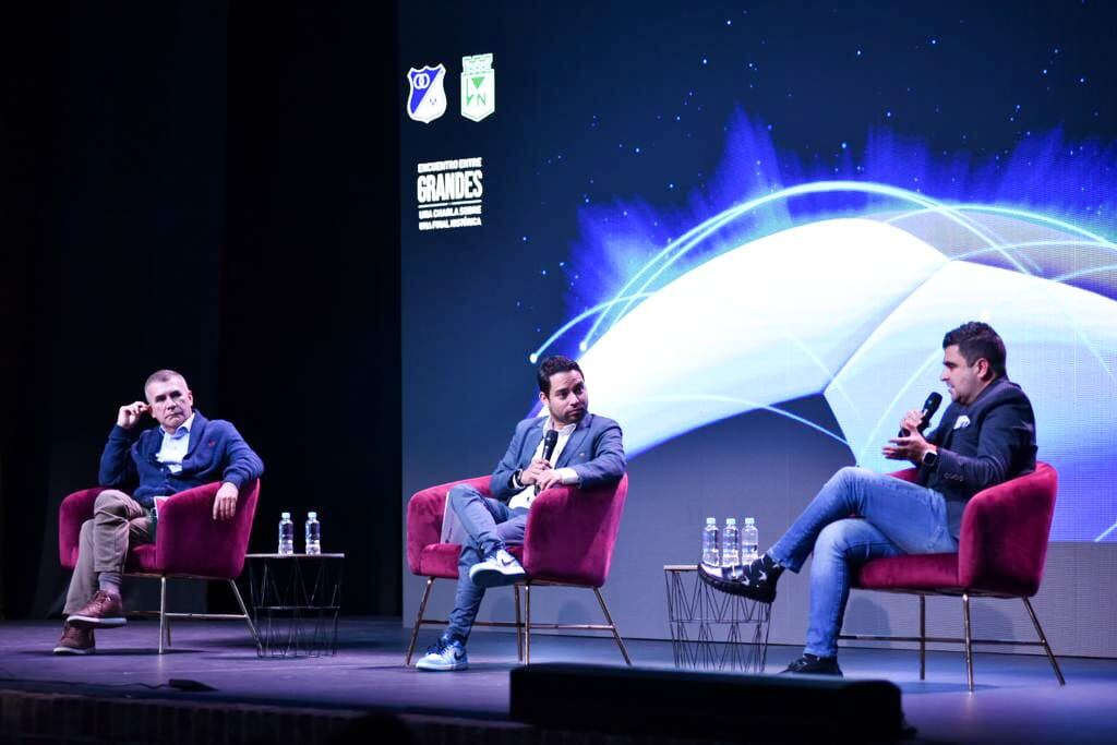 Diego Rueda, Juan Felipe Cadavid y Steven Arce, en el conversatorio Gran Final del Fútbol Colombiano.
