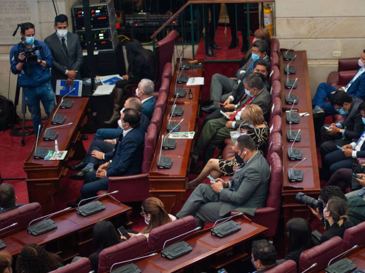 Retiran proyecto de ley que intentaba dar bonificaciones a congresistas