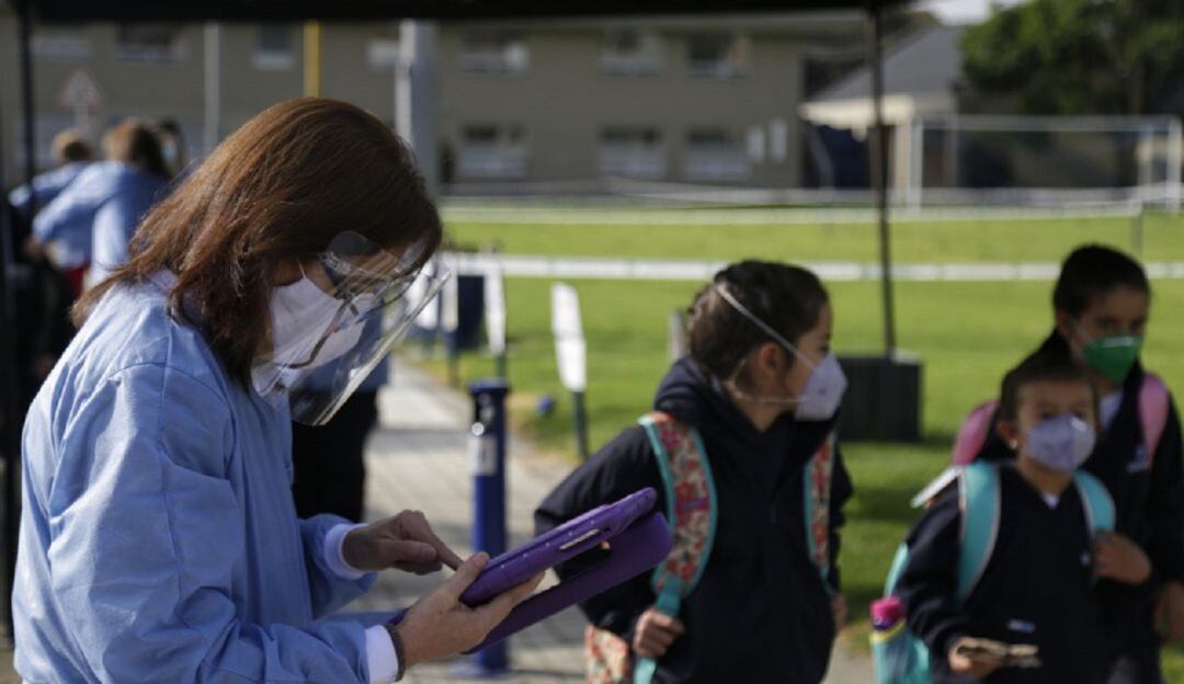 Retiro del tapabocas en entornos escolares
