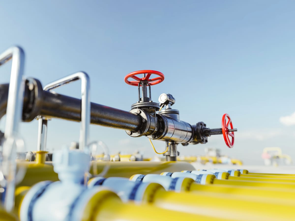 Déficit de gas y posible fenómeno de El Niño llevan a empresas a reforzar su infraestructura