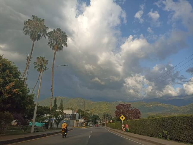 Los paisajes del Quindío, variante Calarcá entre nubes y cielo azul. Foto Adrián Trejos