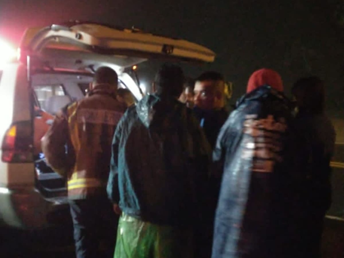 Bomberos rescataron a 17 caminantes que se habían perdido en zona rural de El retiro