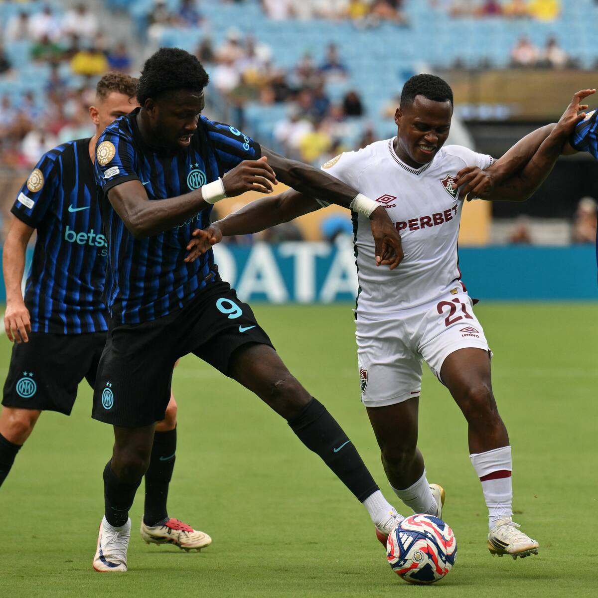 De la mano de Jhon Arias, Fluminense vence al Inter y se mete a los cuartos del Mundial de Clubes