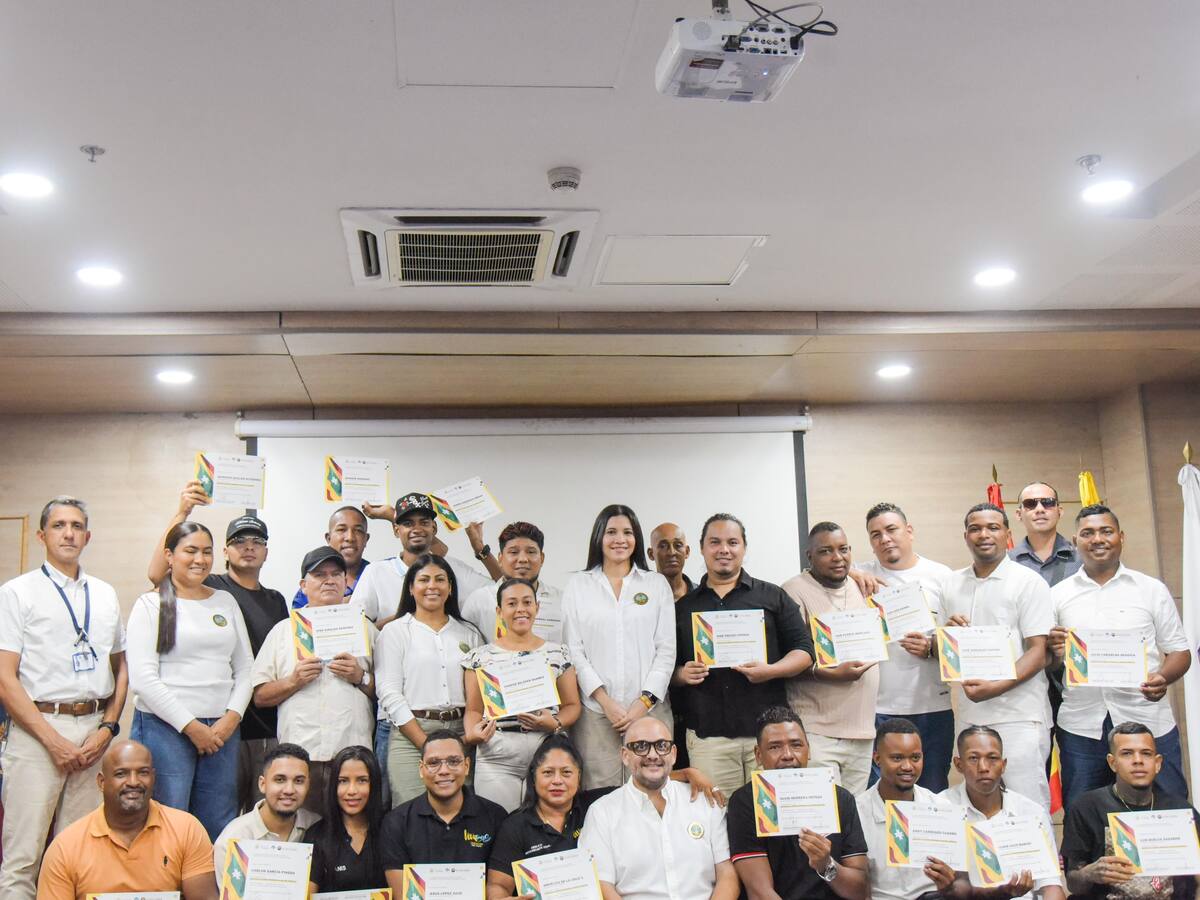 Animadores de chivas en Cartagena fueron capacitados distrito en atención al cliente