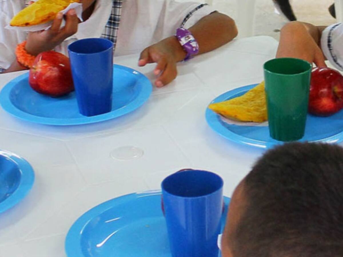 16 menores se intoxicaron comiendo una hamburguesa en un colegio de La Estrella