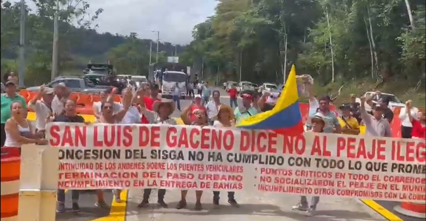 Comunidad de San Luis de Gaceno bloquea la Transversal del Sisga / Cortesia