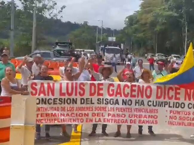 Comunidad de San Luis de Gaceno bloquea la Transversal del Sisga / Cortesia