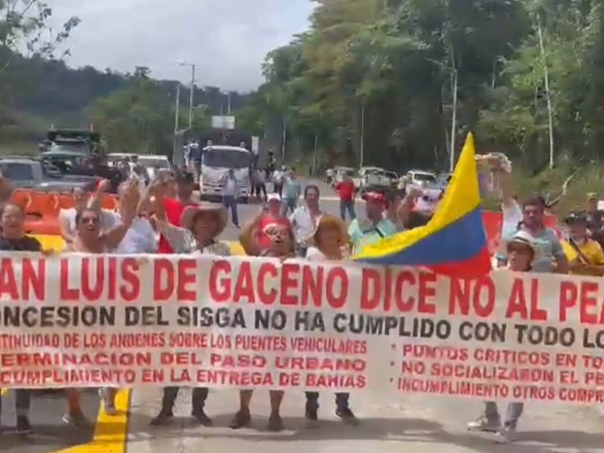 Por peaje comunidad bloquea la Transversal del Sisga, vía alterna al Llano por Boyacá