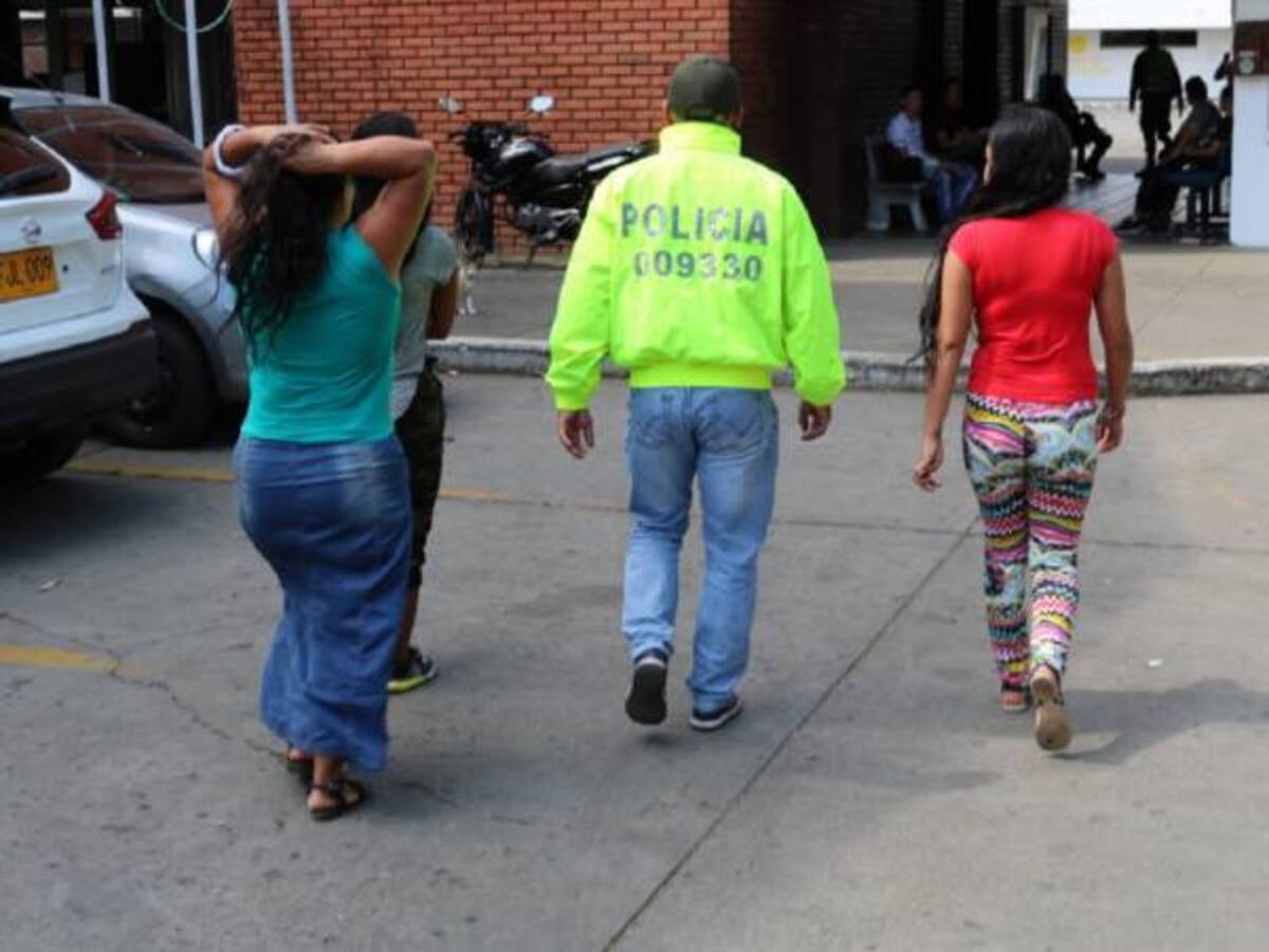 Repudio por video en el que niñas ofrecen marihuana a bebé en Cali