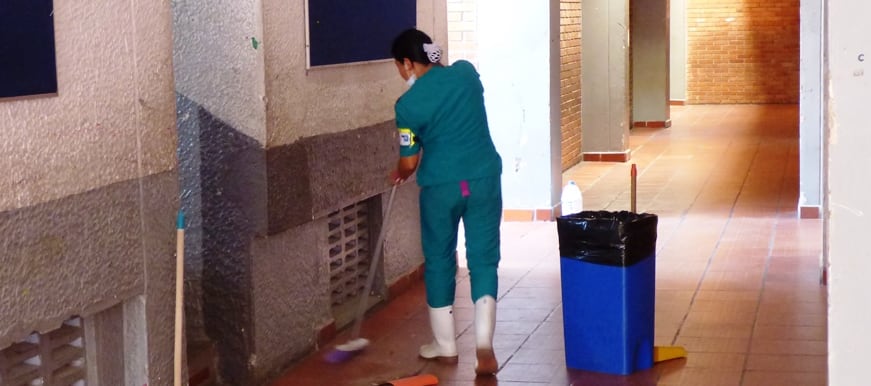 Imagen de referencia sobre operarios de aseo en colegios públicos. / Foto: Alcaldía de Bucaramanga.