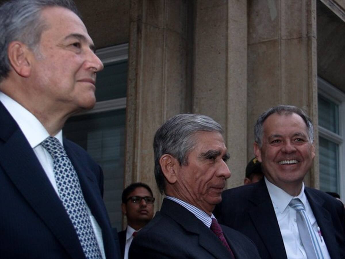 Negociadores de paz del Gobierno se reunirán hoy con voceros del "No"