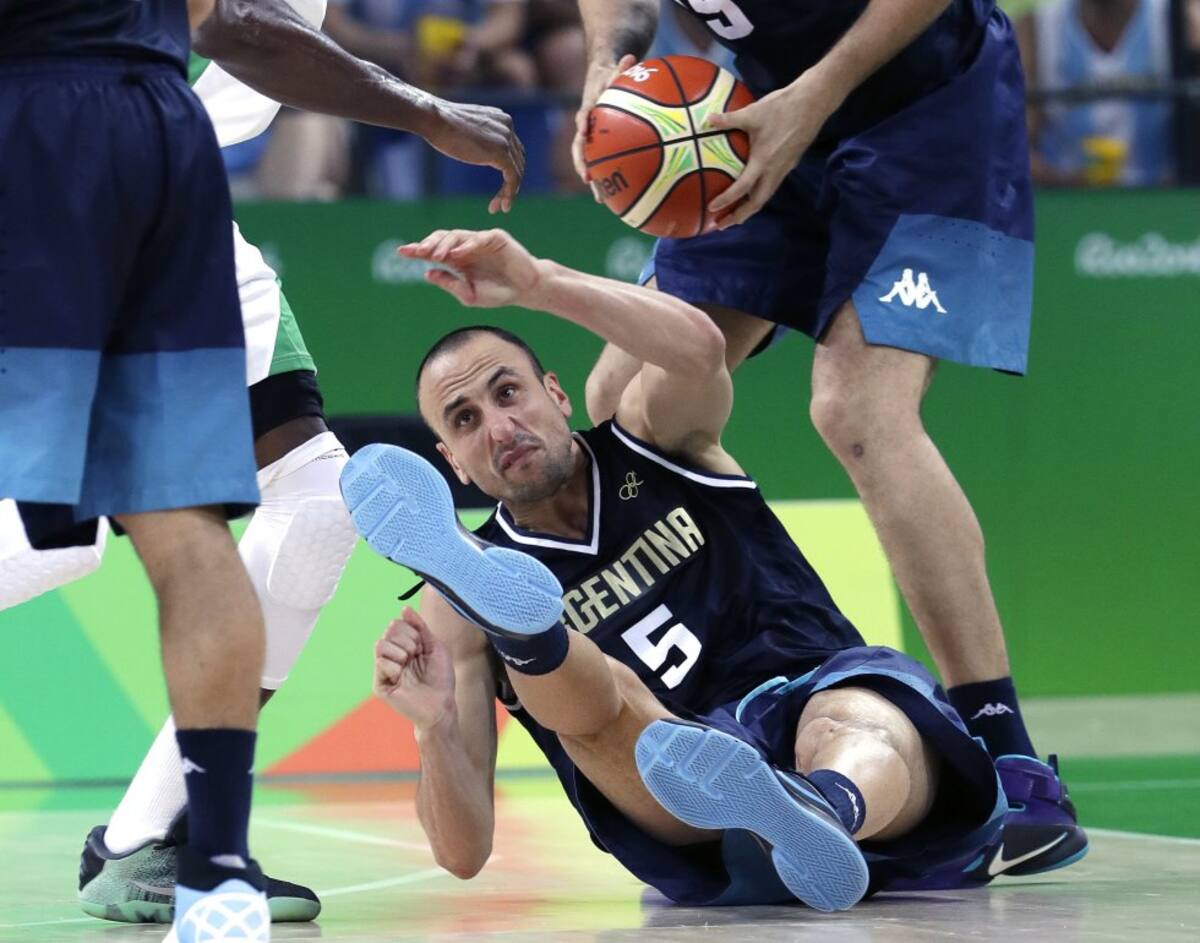 Manu Ginobili guió a Argentina en su triunfo ante Nigeria en baloncesto durante los Juegos Olímpicos de Río.