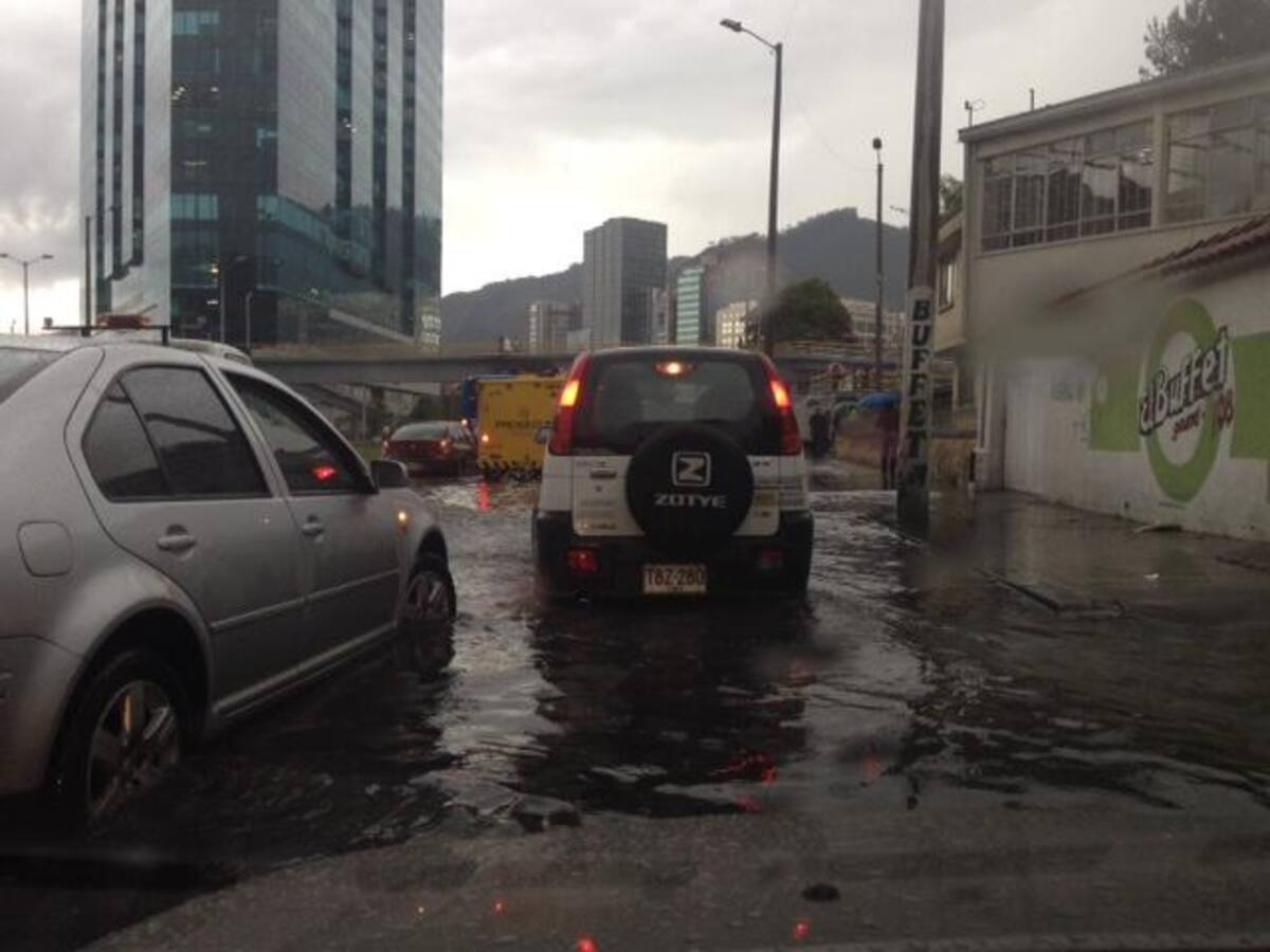 La carrera novena, entre calles 106 y 116 quedó intransitable durante un par de horas.