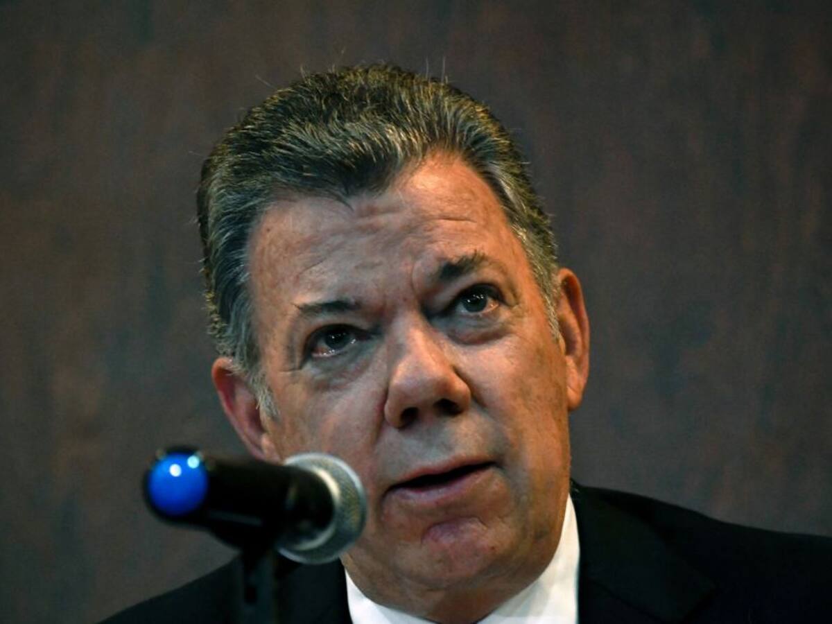 “Regular o legalizar le quitará la plata al narcotráfico”: Santos
