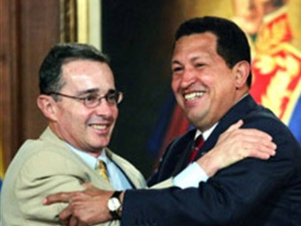 Uribe y Chávez se aproximan a un diálogo para superar crisis binacional