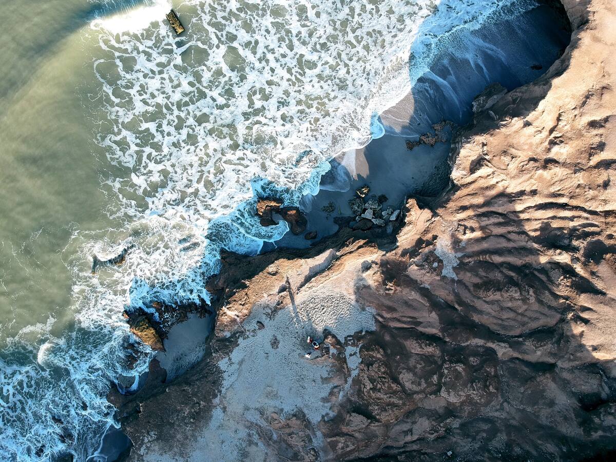 Foto mortal: Un turista pidió que le tomaran una foto y cayó al vacío